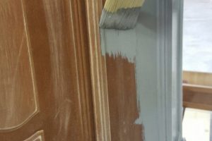Como pintar una puerta de madera